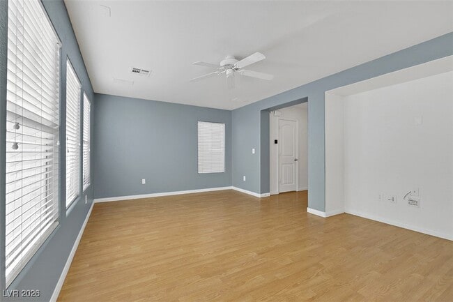 Foto del edificio - 321 Copper Pine Ave