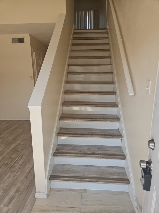 Building Photo - 4023 Woodfern Dr