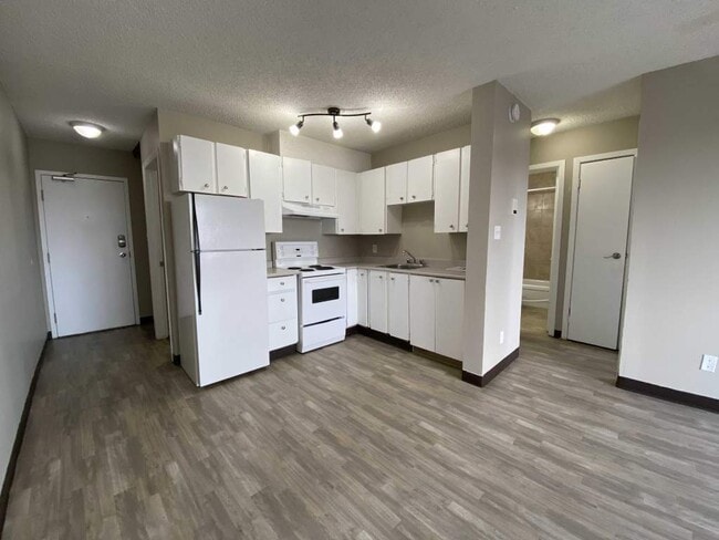 Building Photo - Mainstreet 402 Apartments