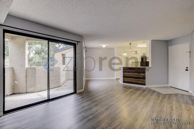 Building Photo - Unit 10