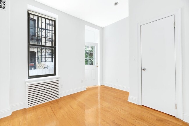 Building Photo - 414 W 49th St