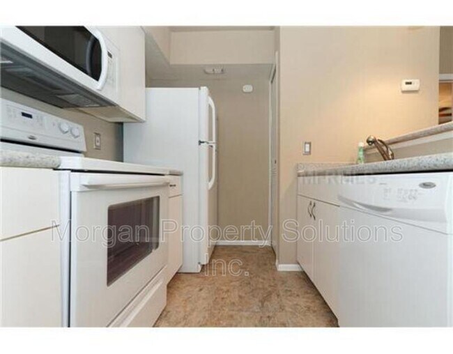 Building Photo - 5112 Park Central Dr