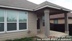 Building Photo - 320 Landmark Oak