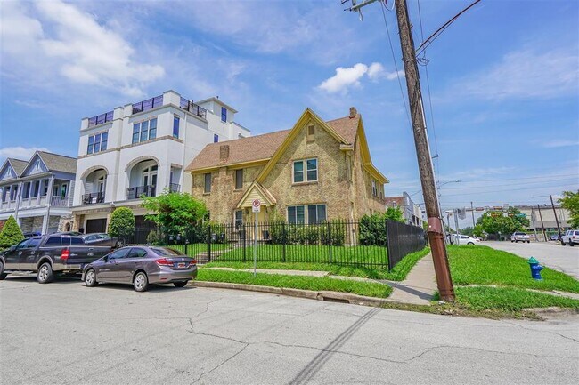 Foto del edificio - 302 W Saulnier St