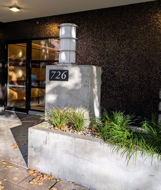 Building Photo - 726 NW 11th Ave