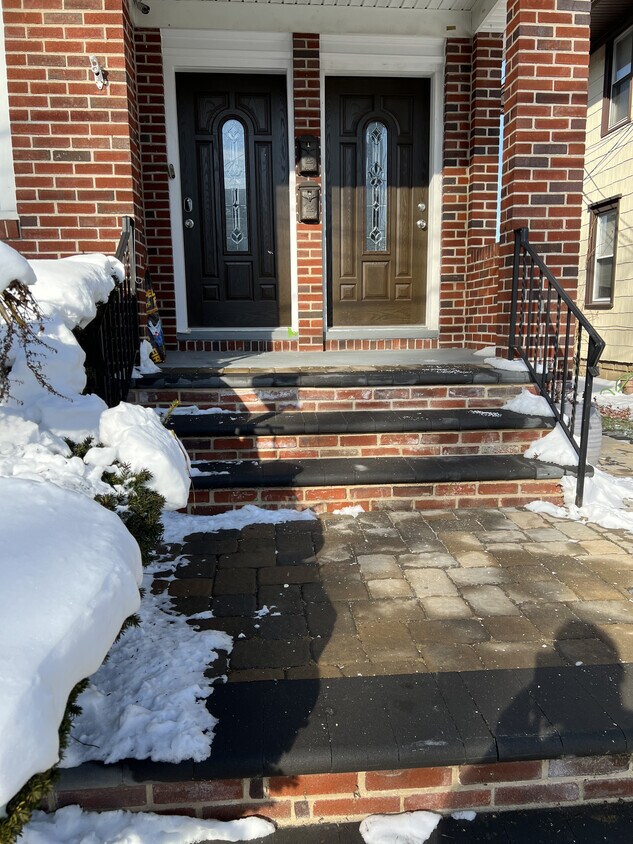 Primary Photo - 4651 Roosevelt Ave