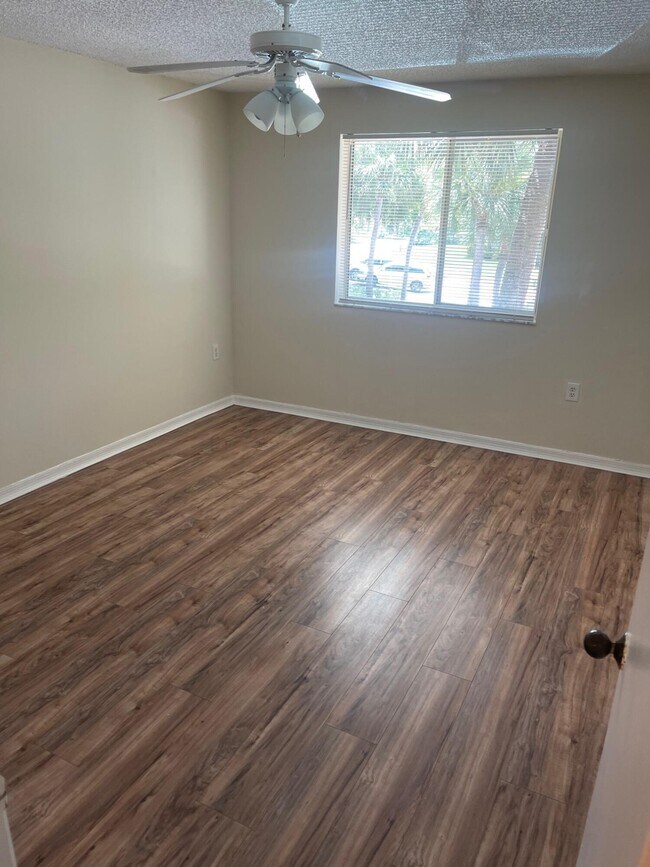 Foto del edificio - 6202 Glenmoor Dr