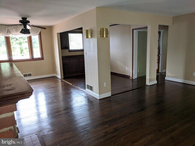 Building Photo - 2949 Terrace Dr