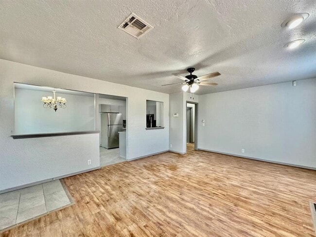 Building Photo - 925 Swan Lake Ct