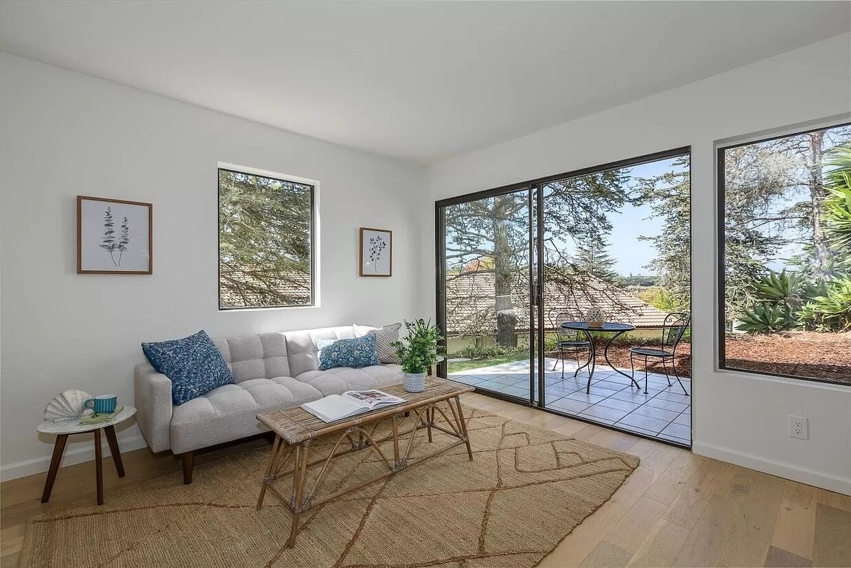 Primary Photo - 972 Miramonte Dr