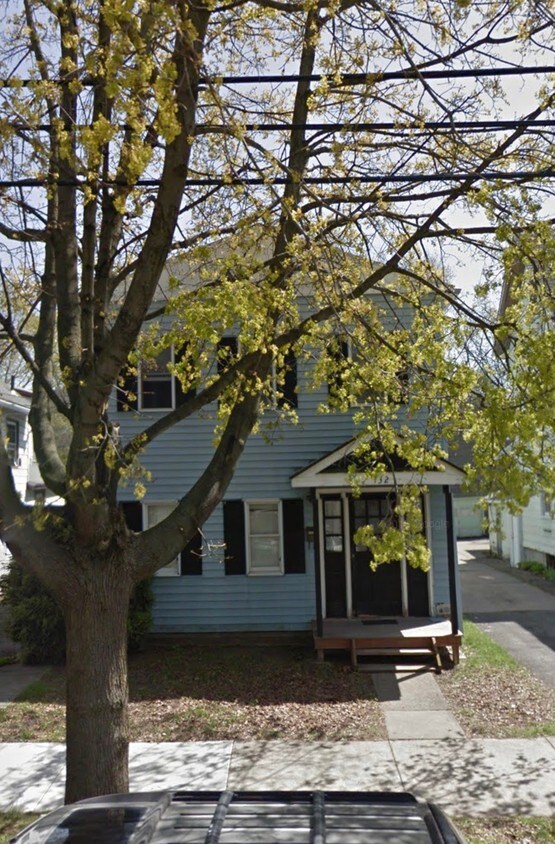 Primary Photo - 132 Hawley St