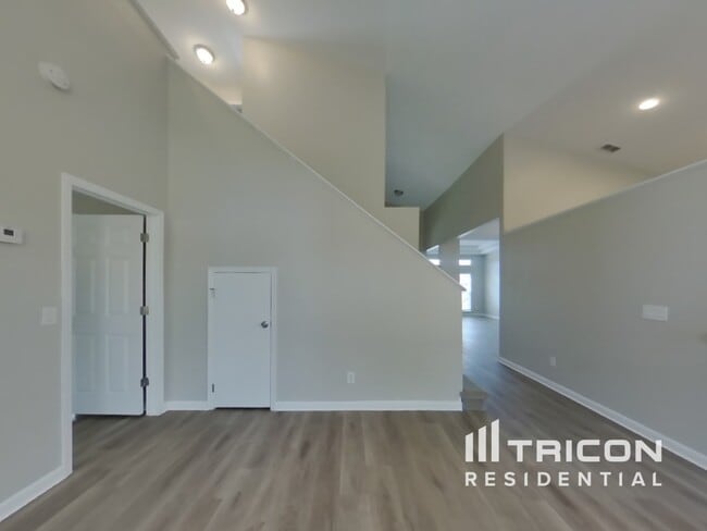 Building Photo - 1360 Holly Glen Run