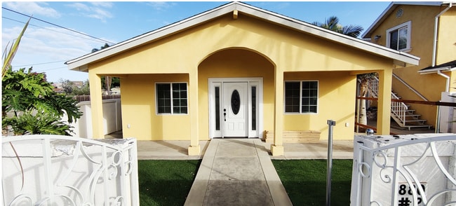 Building Photo - 880 Donax Ave