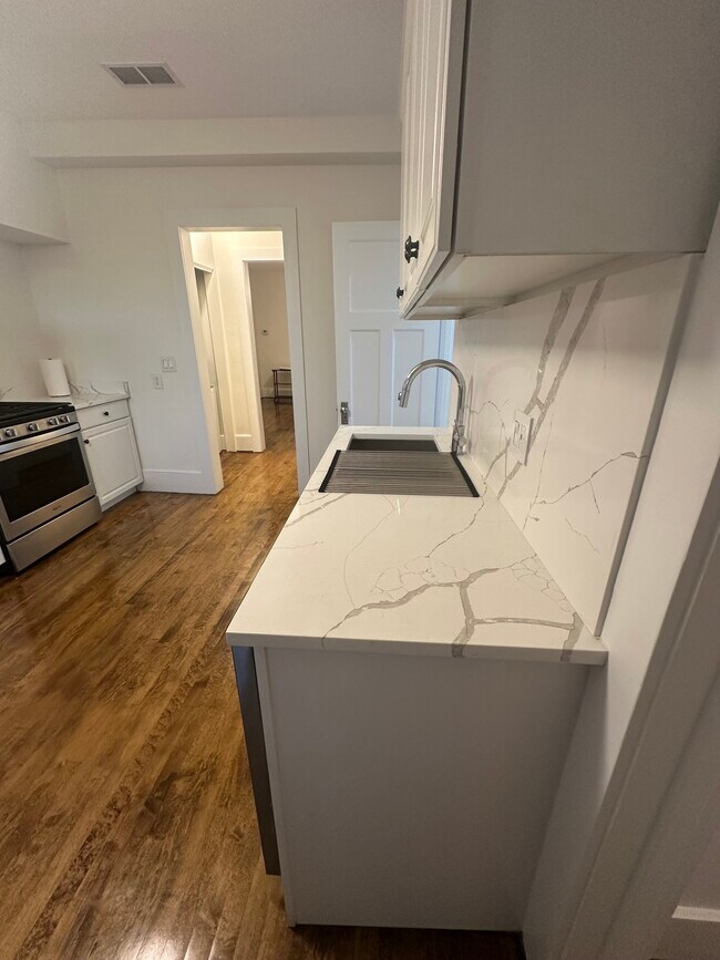 Foto del edificio - 418 Pleasant St