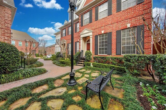 Foto del edificio - 6835 Staffordshire Crescent