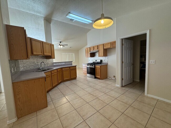 Building Photo - Charming 3-Bed 2-Bath Home on Spacious Lot...