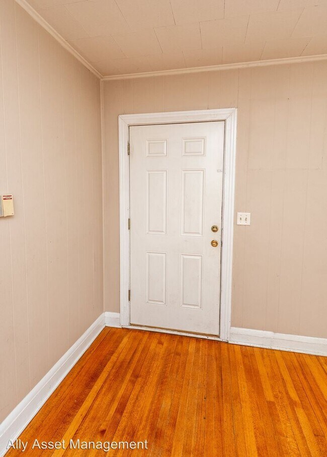 Building Photo - 2 br, 1 bath House - 248 E. Elmwood