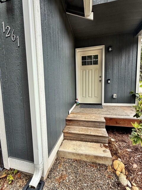 Foto del edificio - 1261 NE Larson Blvd