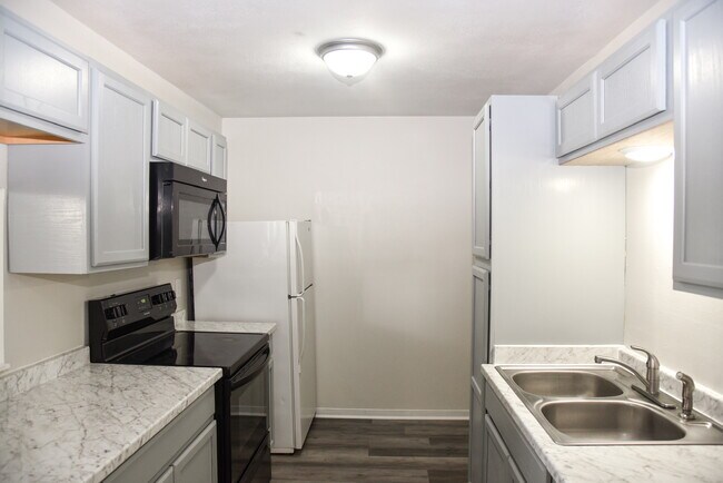 Building Photo - 700 Navarro Dr
