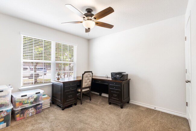 Foto del edificio - 5919 Hindes Stone