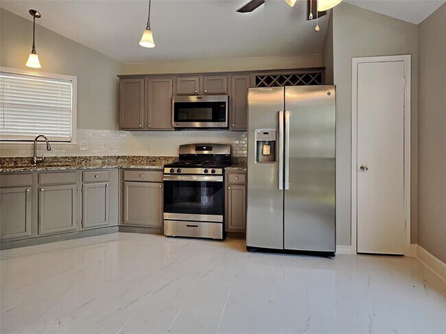 Building Photo - 5935 Woodmancote Dr