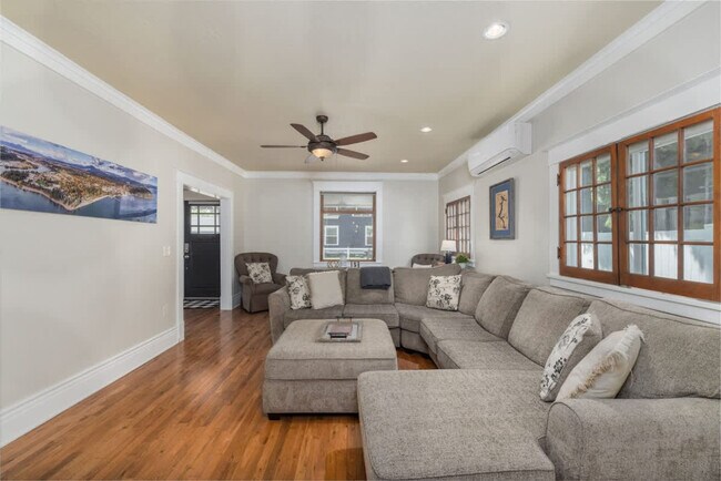 Foto del edificio - 713 W Woodland Dr