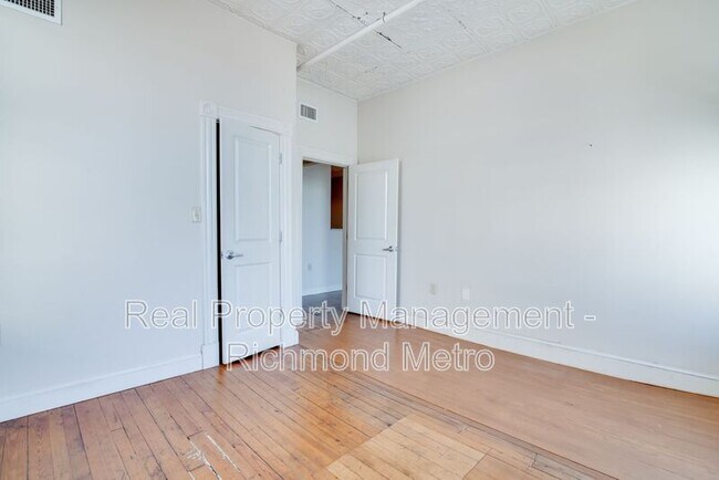 Building Photo - 121 W Broad St