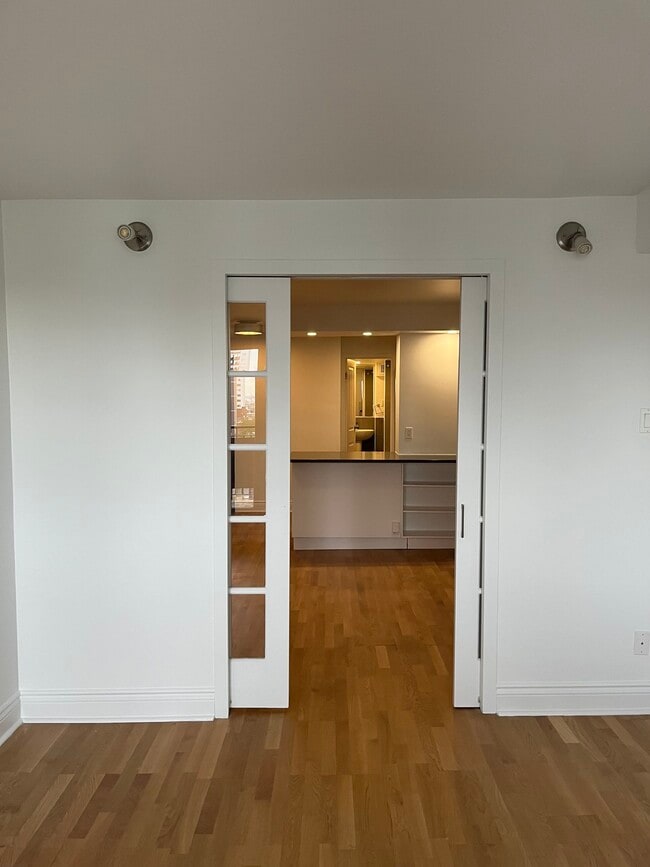 Building Photo - 3460 Rue Durocher