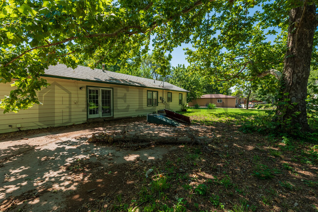 Building Photo - 7447 S Ida