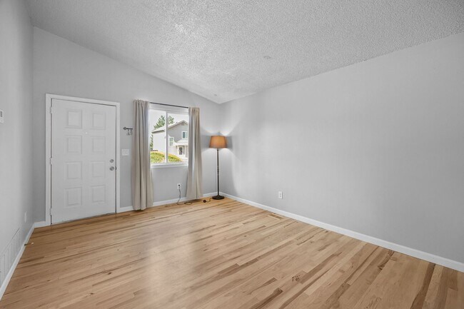 Foto del edificio - 2 Bed/1 Bath Close to Buckley Space Force