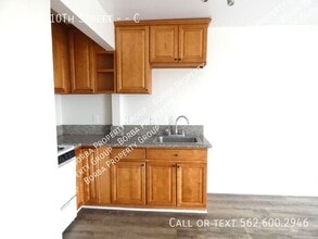 Building Photo - 1749 E 10th St