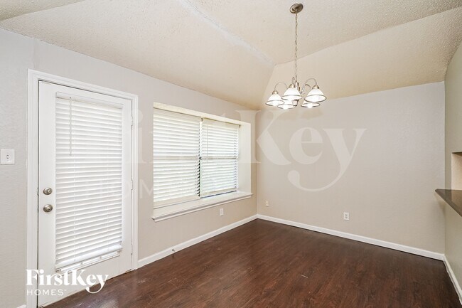 Foto del edificio - 6476 Sudbury Way