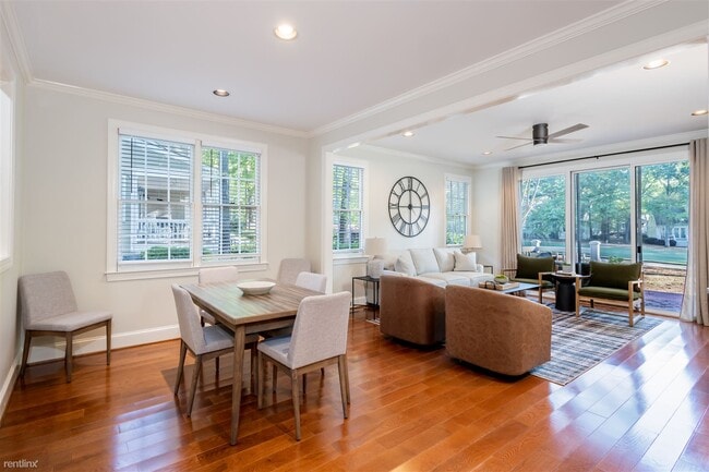 Building Photo - 3 br, 3 bath Townhome - 125 Woodcrest Dr