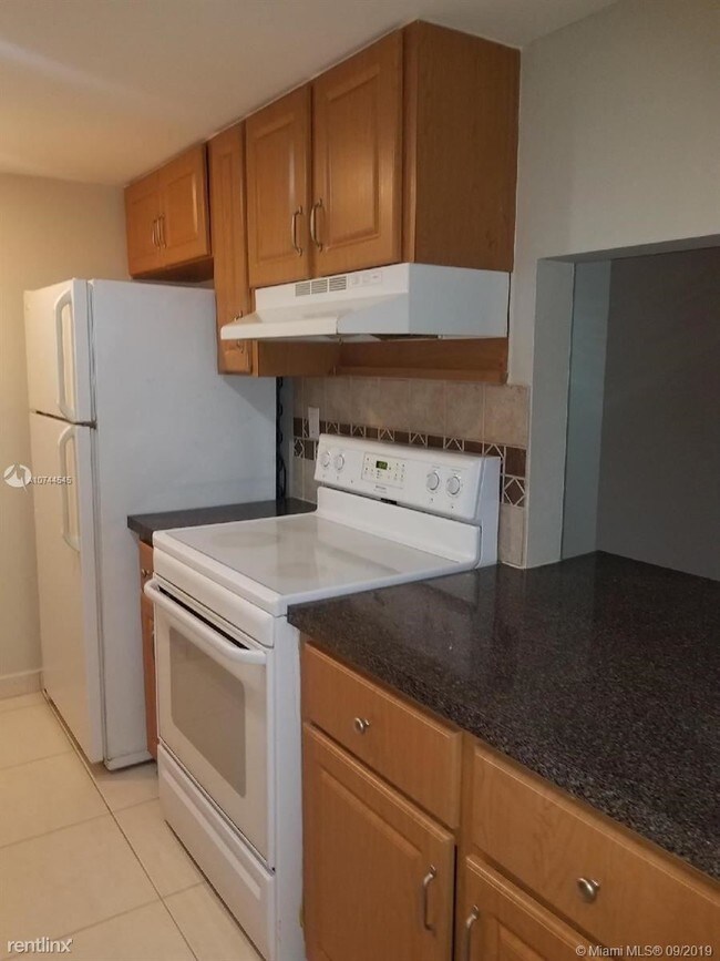 Building Photo - 2 br, 2 bath Condo - 220 Lakeview Dr