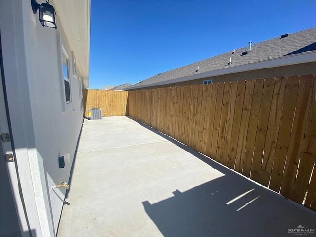 Building Photo - 1722 W Denise Dr