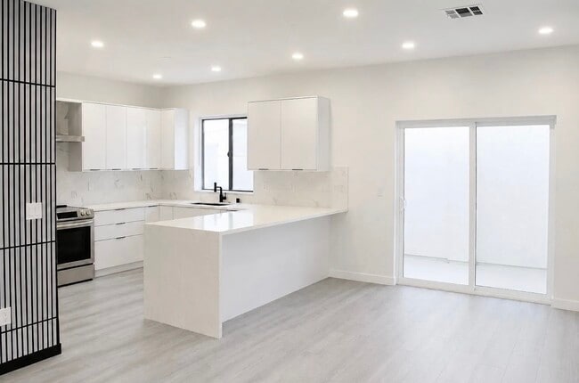 Building Photo - 15217 W Roya St