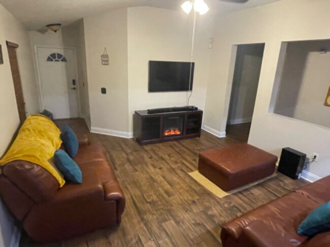 Foto del edificio - 5221 Mango Fruit St