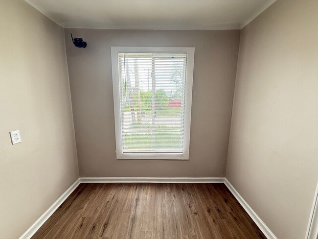 Building Photo - Renovated 3-Bedroom Home – We Welcome Sect...