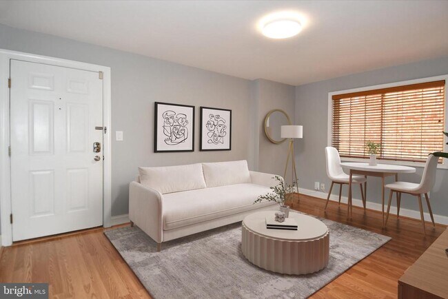 Foto del edificio - 718 Park Rd NW