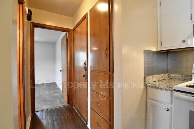 Foto del edificio - 332 Idlewylde Dr