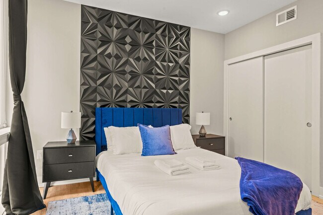 Building Photo - 916 N Delaware Ave