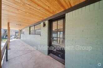 Building Photo - 1316 S Quincy Ave