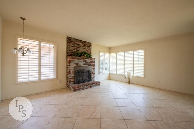 Building Photo - Fresno South East Home, 3BR/1BA, Built 195...