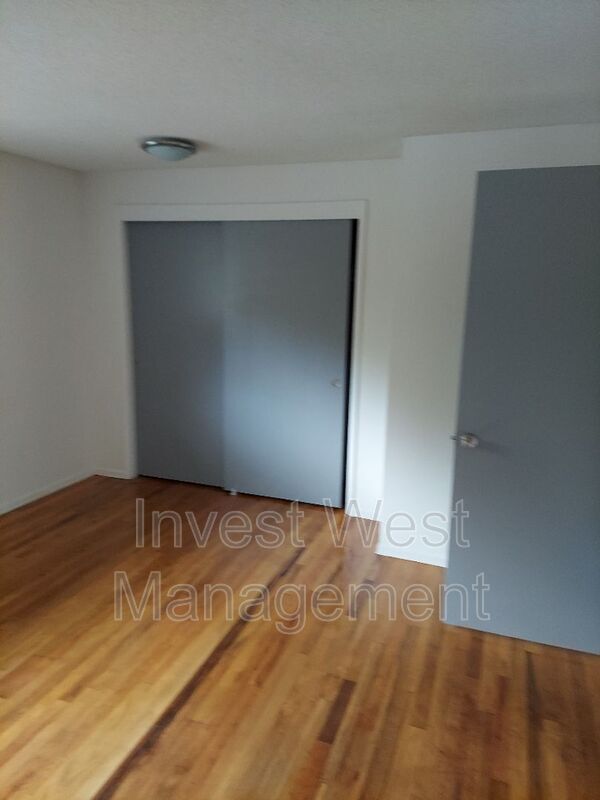 Building Photo - 1116 NE Minnehaha St