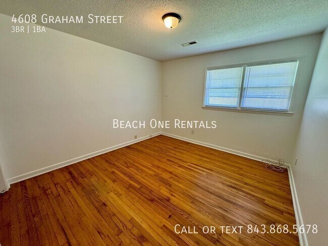 Foto del edificio - Loris - 3 Bedroom / 1 Bathroom Duplex