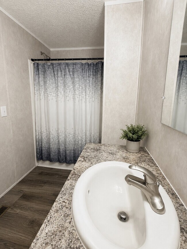 Building Photo - 163 Clays Ct