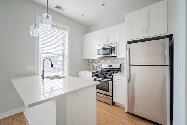 Foto del edificio - 1035 W Diversey Pkwy