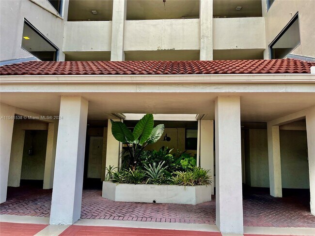 Foto del edificio - 111 Lake Emerald Dr