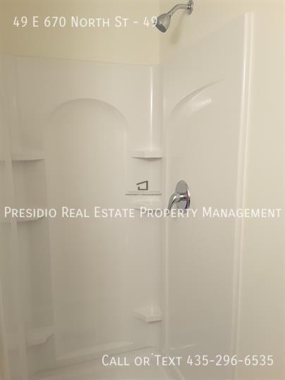 Foto del edificio - 49 E 670 North St
