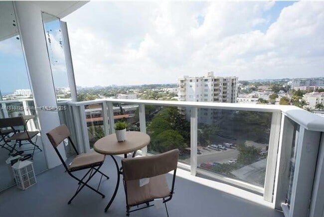 Foto del edificio - 900 Bay Dr